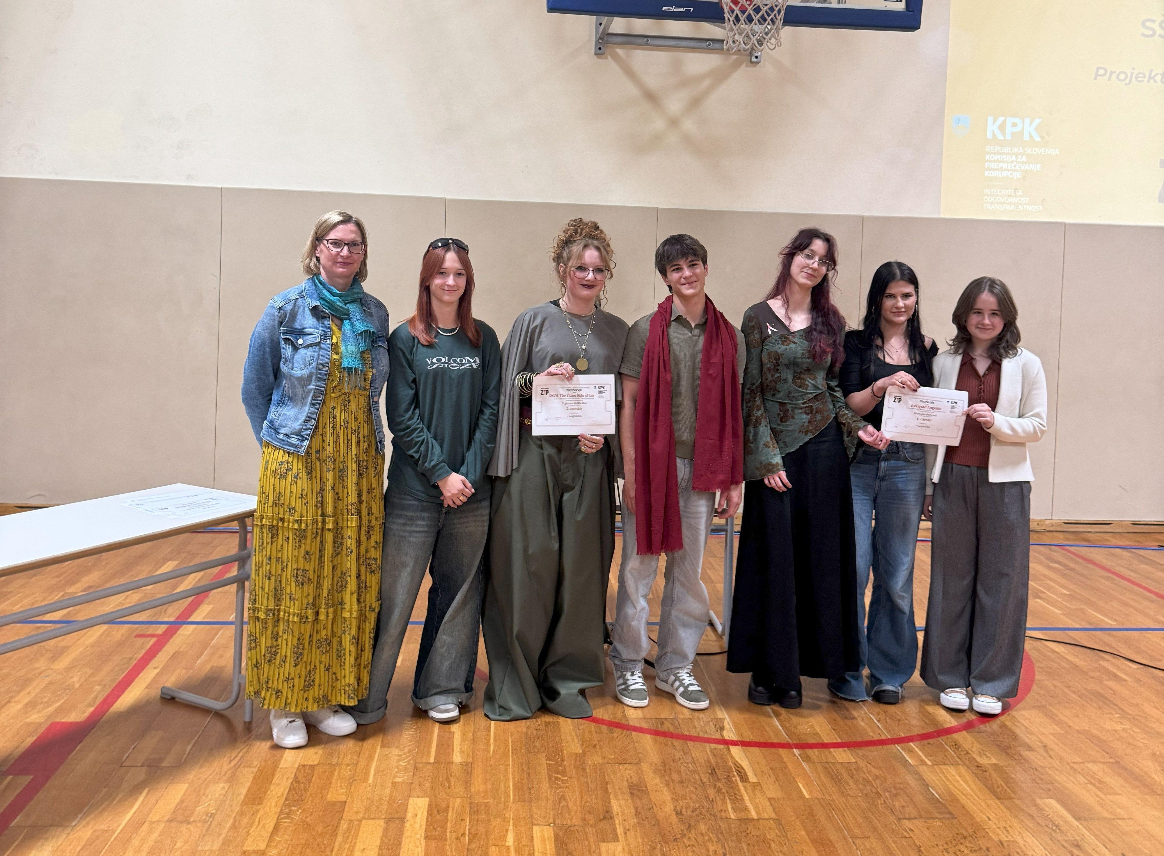 Ena od zmagovalnih ekip debatnega turnirja