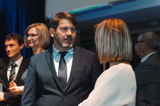 Namestnika predsednika Komisije David Lapornik in Tina Divjak ter Zagovornik načela enakosti Miha Lobnik