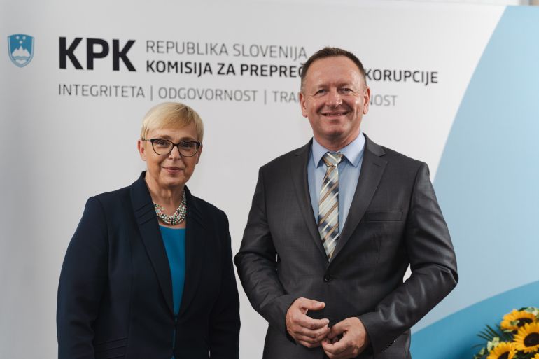 Predsednica Republike Slovenije dr. Nataša Pirc Musar in predsednik Komisije dr. Robert Šumi