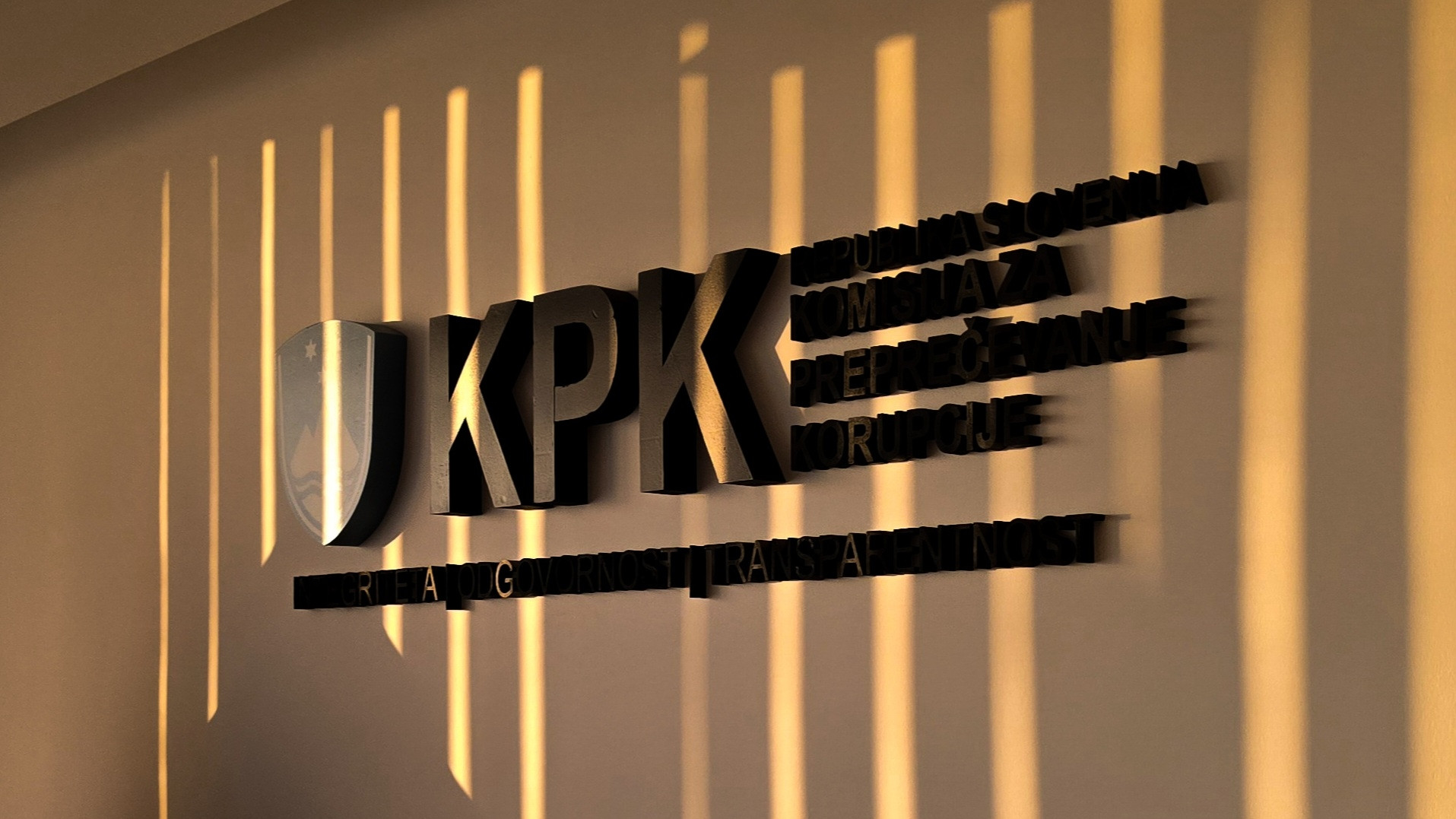 Komisija poziva predlagatelja, da zaznane pomanjkljivosti v nadaljnjem postopku odpravi.