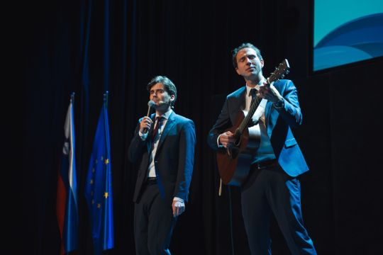 Tilen Artač in Robert Petan