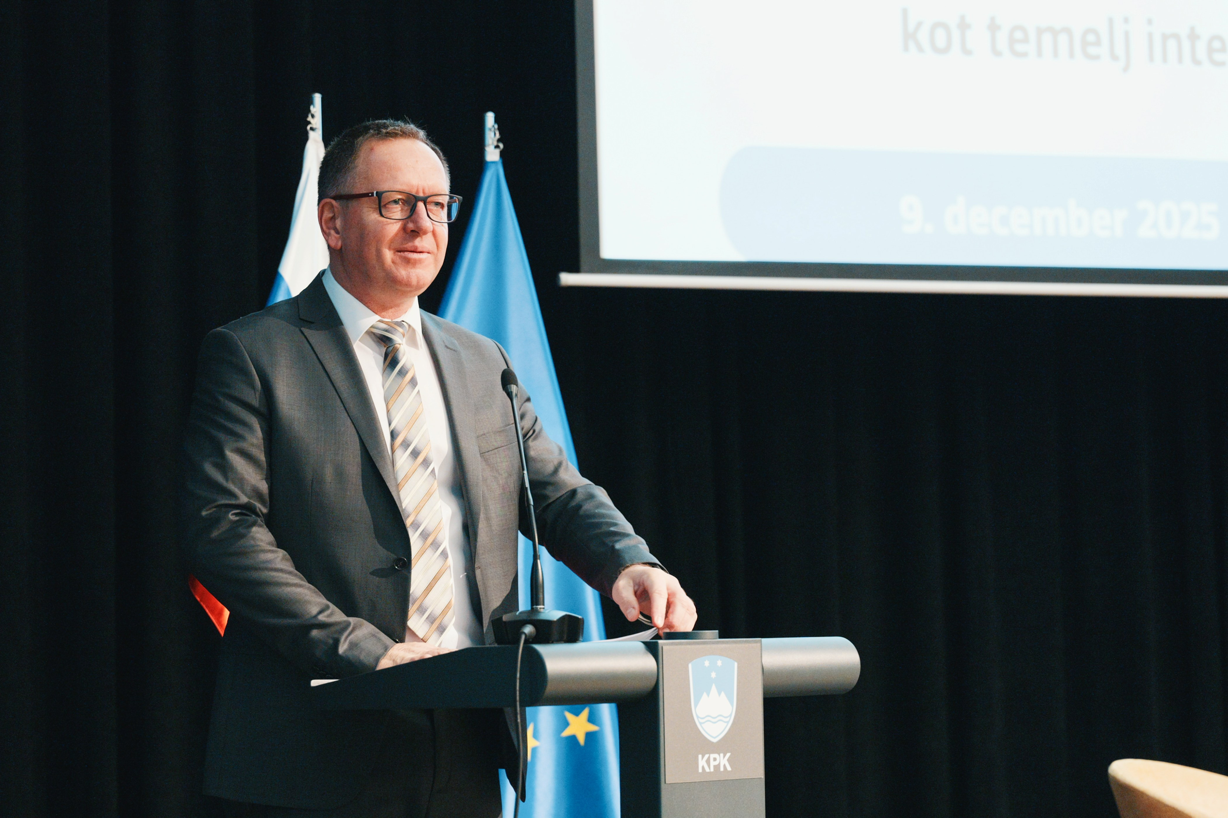 Predsednik Komisije dr. Robert Šumi