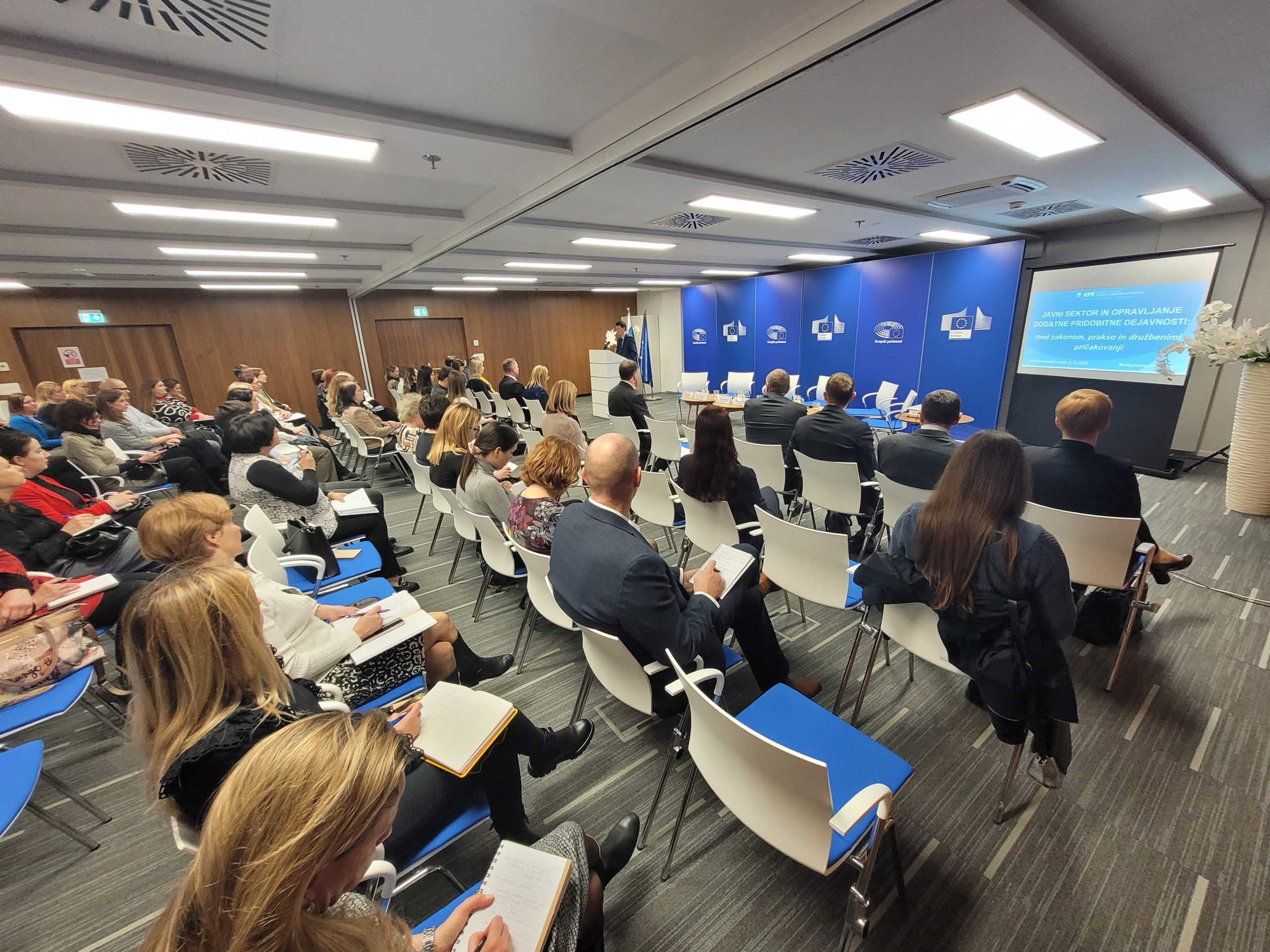 Strokovni posvet Javni sektor in opravljanje dodatne pridobitne dejavnosti: med zakonom, prakso in družbenimi pričakovanji