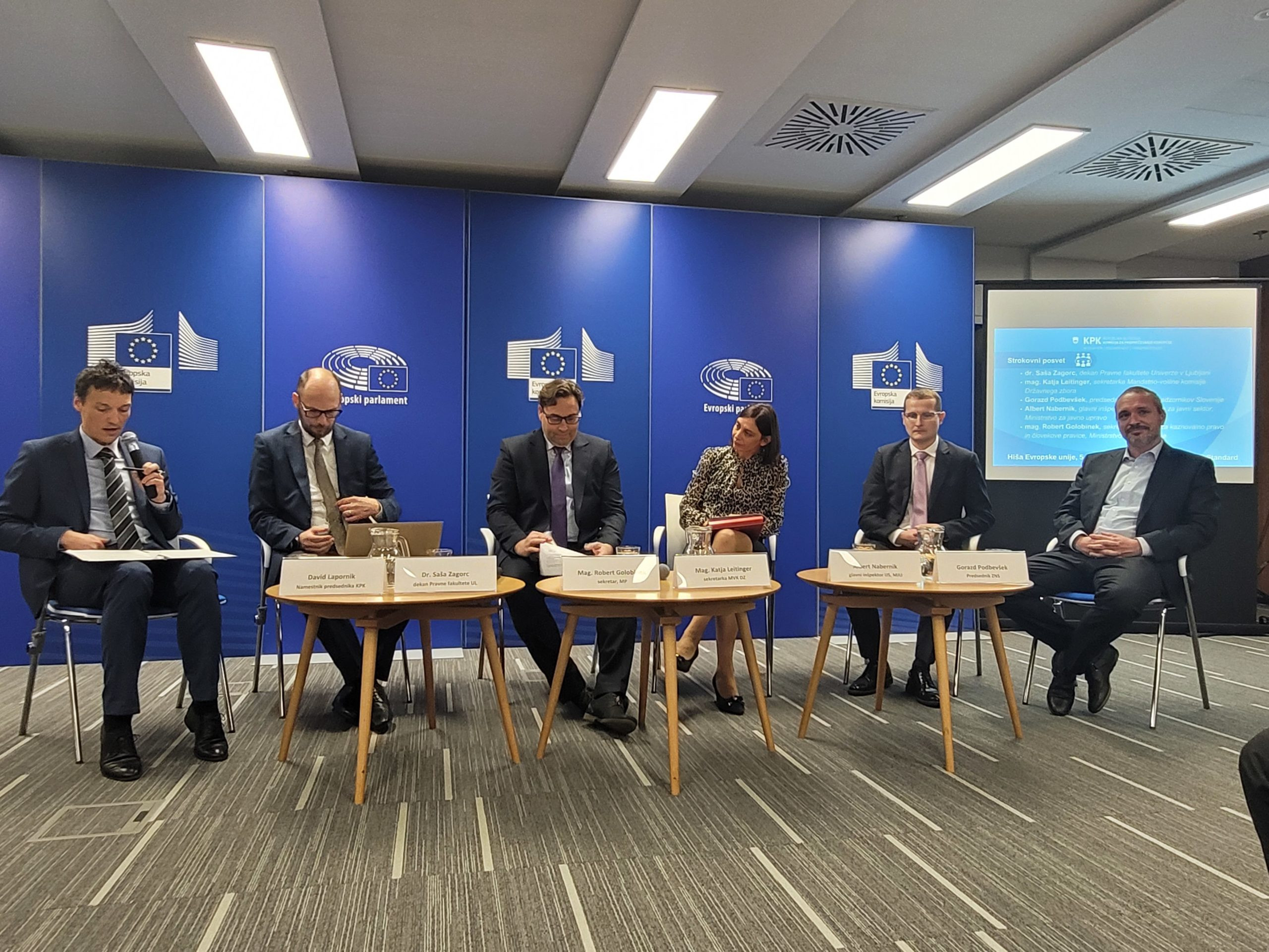 Govorci na okrogli mizi: David Lapornik, dr. Saša Zagorc, mag. Robert Golobinek, mag. Katja Leitinger, Albert Nabernik in Gorazd Podbevšek