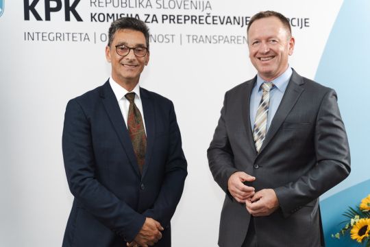 Varuh človekovih pravic Peter Svetina in predsednik Komisije dr. Robert Šumi