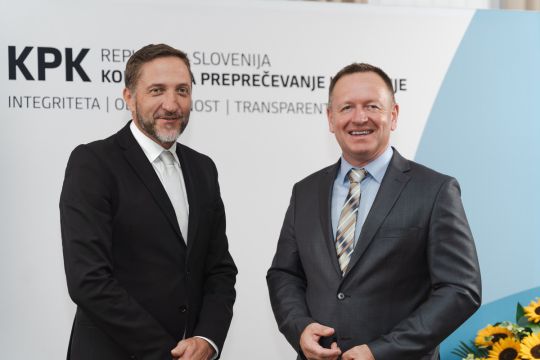 Minister za finance Klemen Boštjančič in predsednik Komisije dr. Robert Šumi