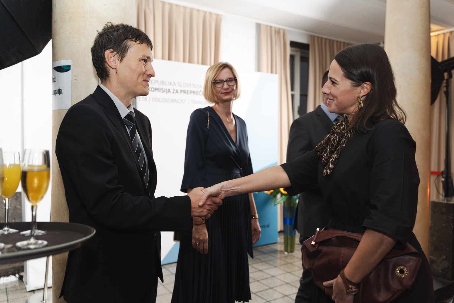 Namestnika predsednika Komisije David Lapornik in Tina Divjak ter generalna državna odvetnica dr. Ana Kerševan