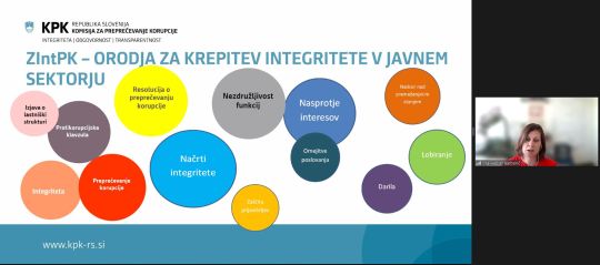 mag. Vita Habjan Barborič, Vodja Centra za razvoj in preventivo Komisije za preprečevanje korupcije, med usposabljanjem