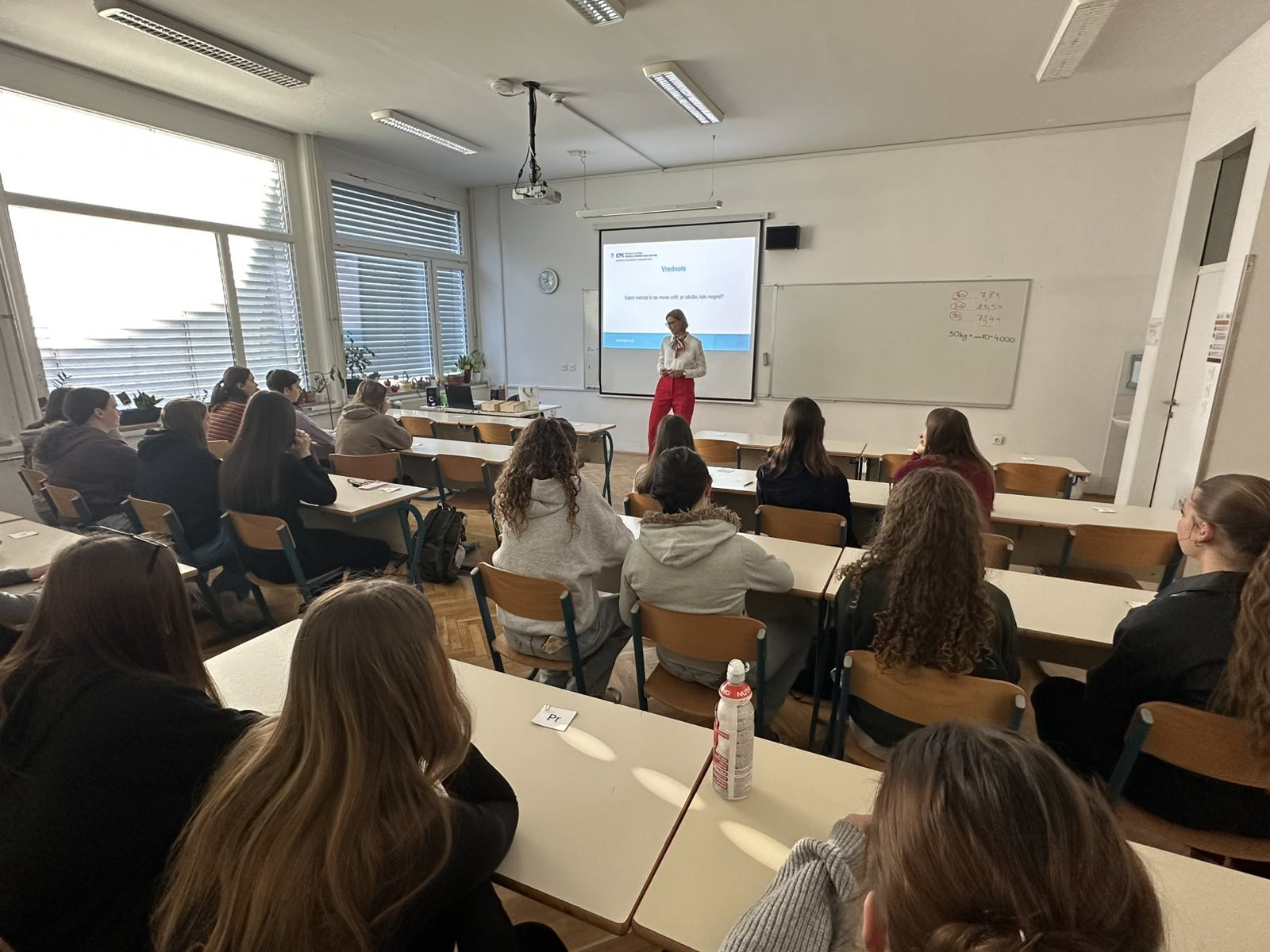 Delavnico za dijake Biotehniškega izobraževalnega centra Ljubljana je izvedla namestnica predsednice Komisije Tina Divjak.