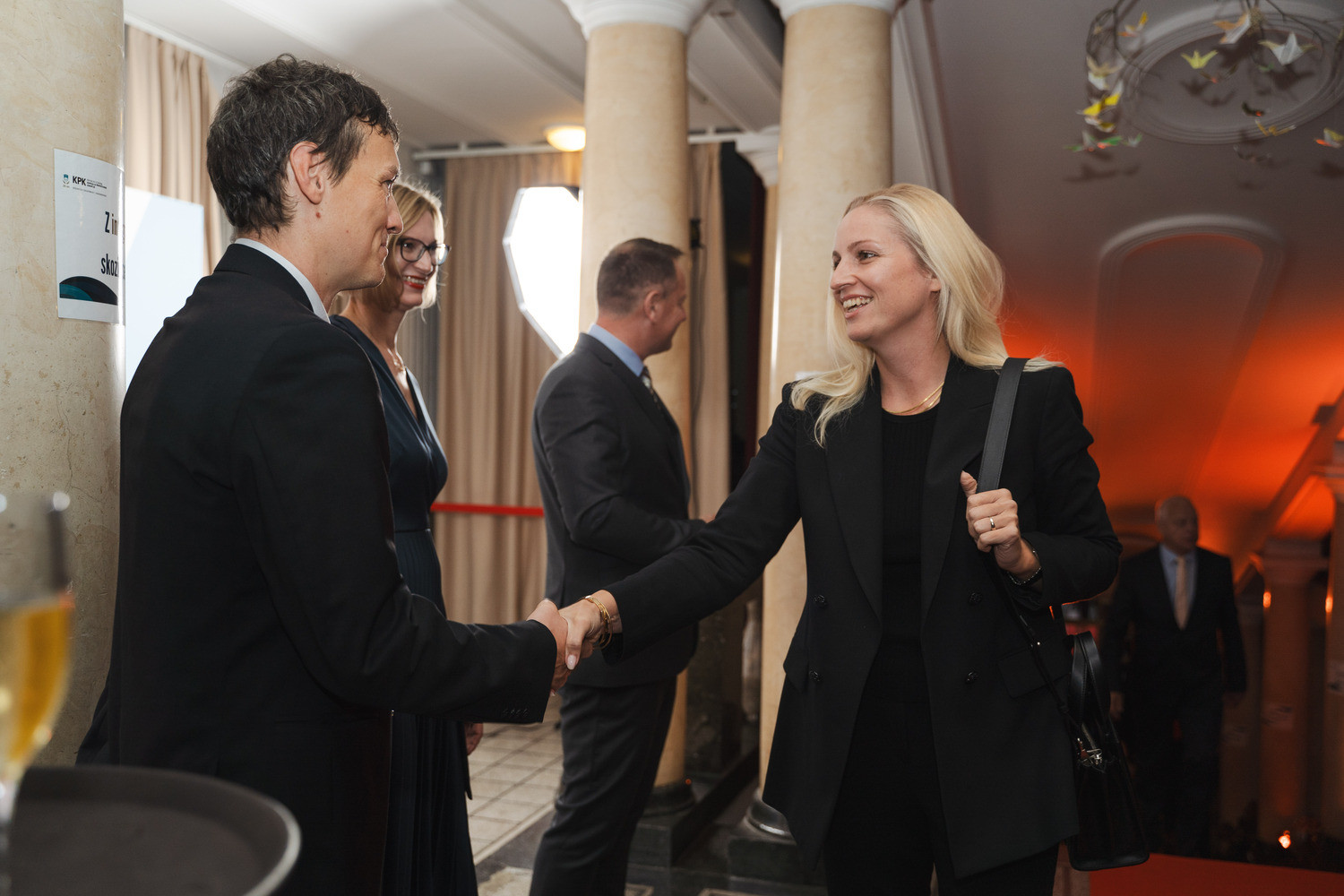 Namestnik predsednika Komisije David Lapornik in ambasadorka integritete, podjetnica in humanitarka Ana Lukner Roljić