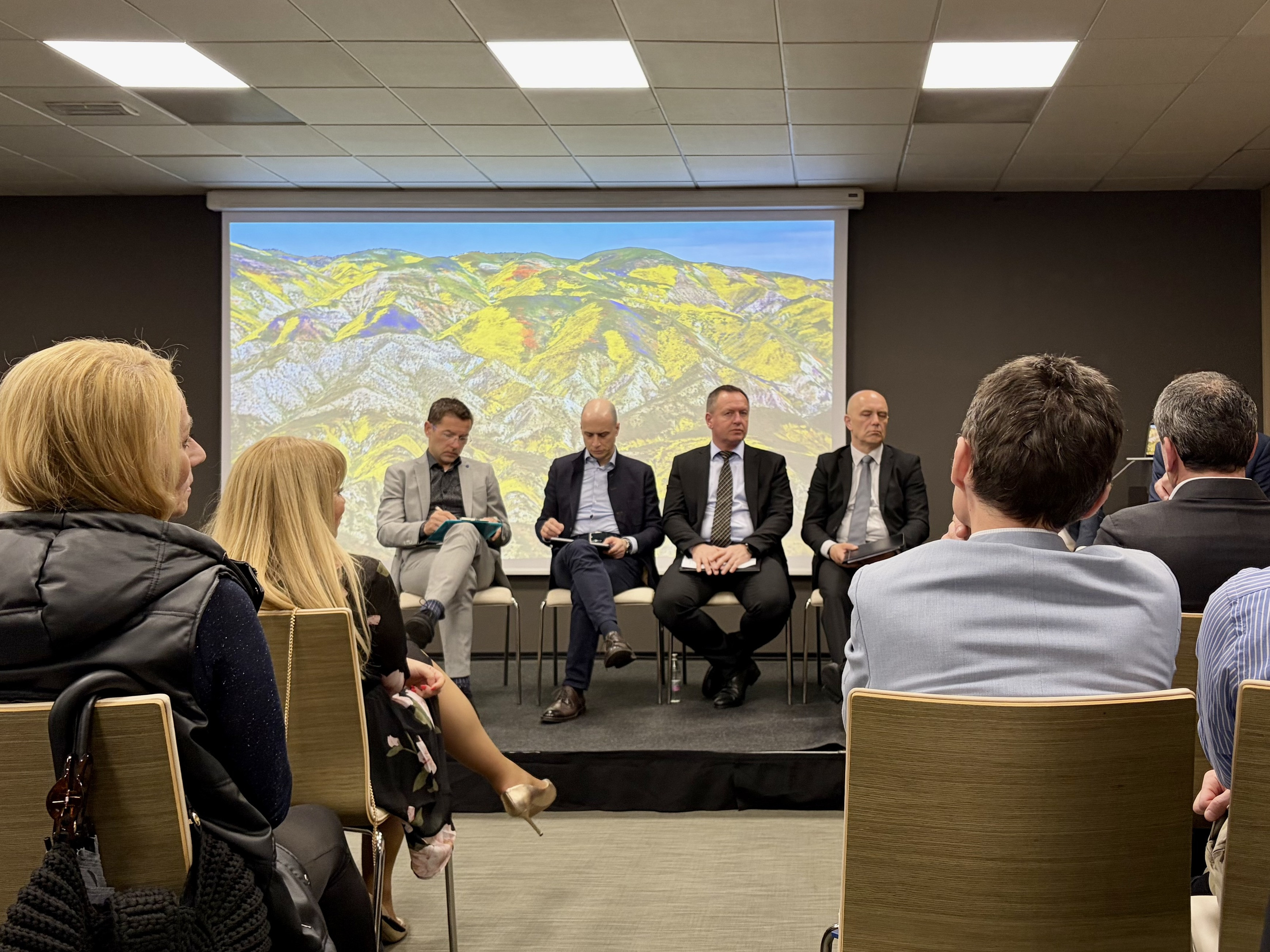 Na tribuni so poleg predsednika Komisije sodelovali še dr. Igor Masten, mag. Boštjan Lindav, dr. Matej Avbelj in dr. Anže Logar.