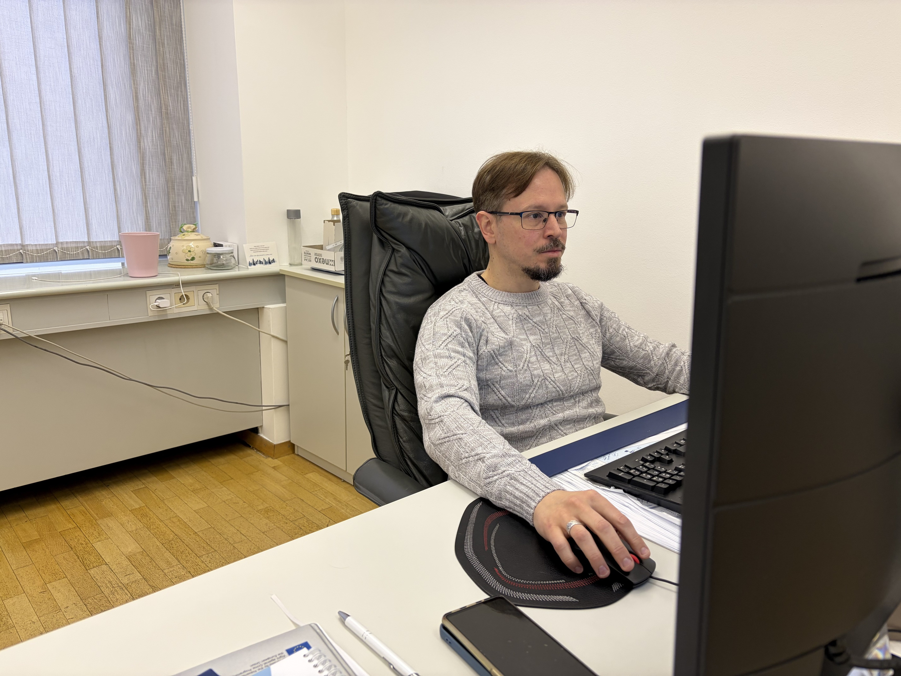 Usposabljanje je vodil Gregor Pirjevec, vodja Centra za zaščito prijaviteljev na Komisiji.