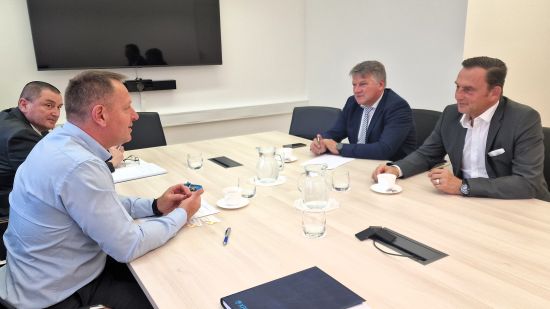 Srečanje med predstavniki Komisije in ZDS (z leve): Rado Jože Kerč, dr. Robert Šumi, Miro Smrekar in Marjan Trobiš