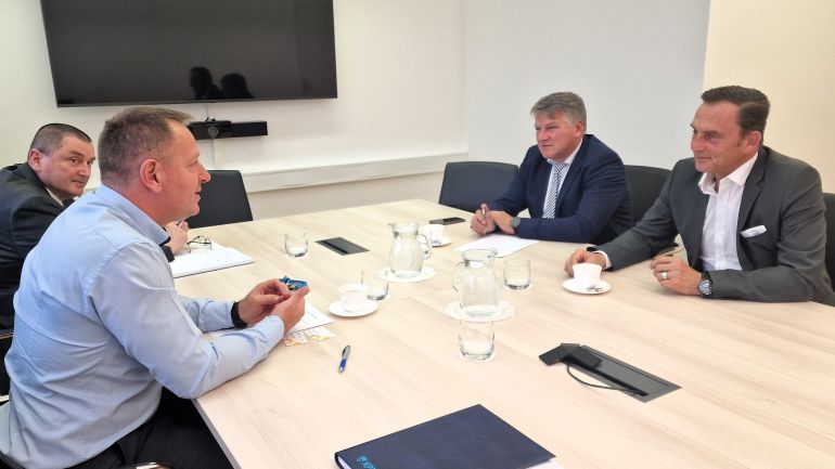 Srečanje med predstavniki Komisije in ZDS (z leve): Rado Jože Kerč, dr. Robert Šumi, Miro Smrekar in Marjan Trobiš
