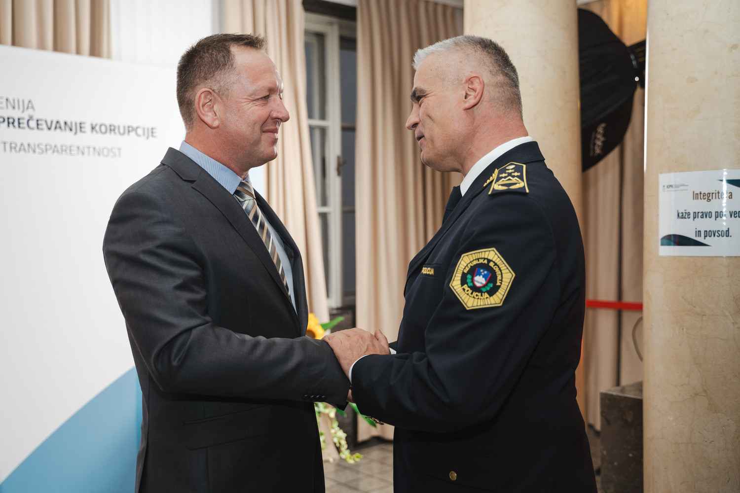 Predsednik Komisije dr. Robert Šumi in generalni direktor Policije mag. Senad Jušić