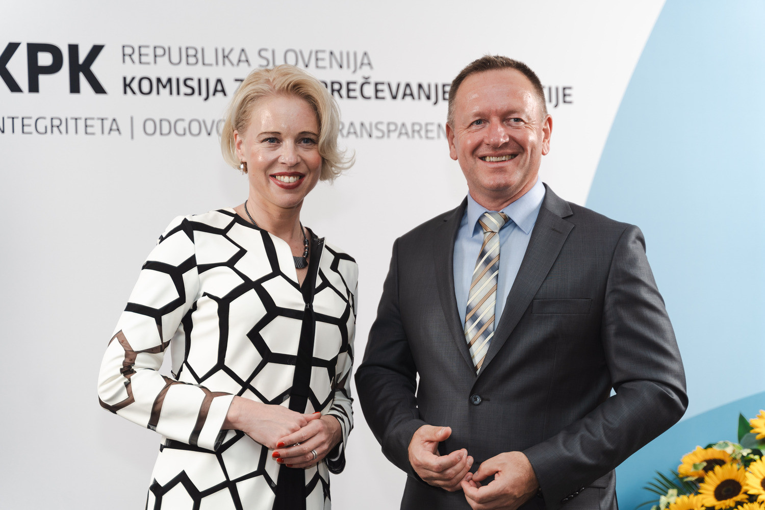 Predsednica Državnega zbora RS mag. Urška Klakočar Zupančič in predsednik Komisije dr. Robert Šumi