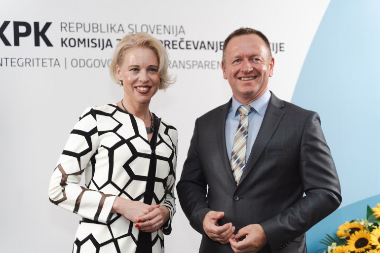 Predsednica Državnega zbora RS mag. Urška Klakočar Zupančič in predsednik Komisije dr. Robert Šumi