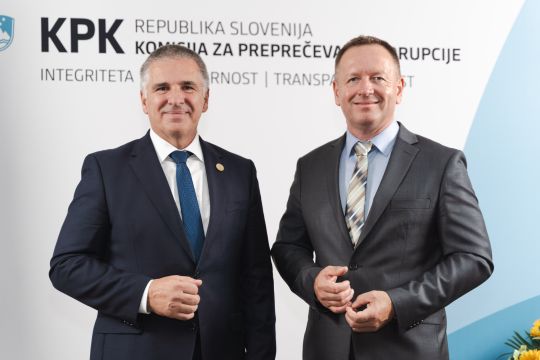 Predsednik Državnega sveta RS Marko Lotrič in predsednik Komisije dr. Robert Šumi