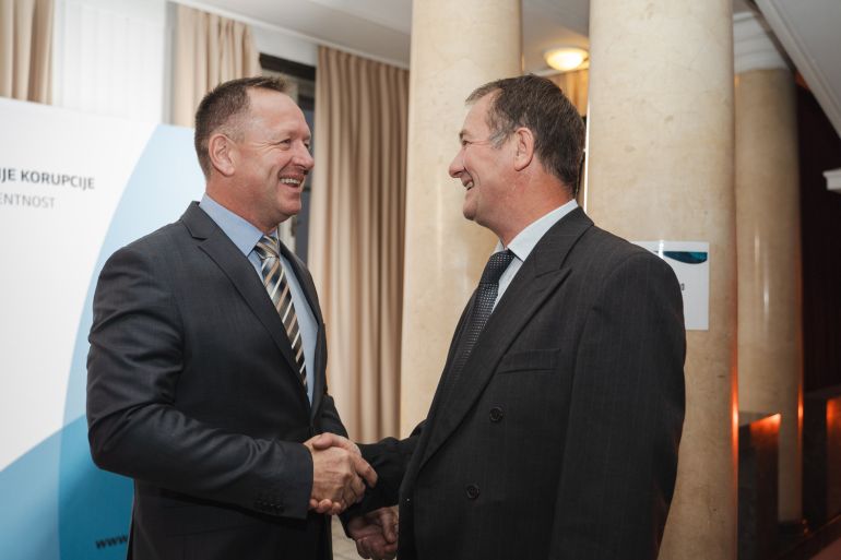 Predsednik Komisije dr. Robert Šumi in njegov nekdanji namestnik Simon Savski