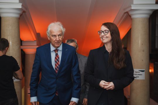 Predsednik Fiskalnega sveta dr. Davorin Kračun in vodja Urada Komisije mag. Sonja Jelen