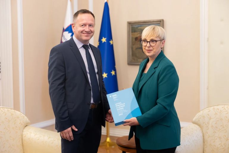 Predsednik KPK je predsednici republike predal poročilo o delu za leto 2023. Foto: Bor Slana / STA