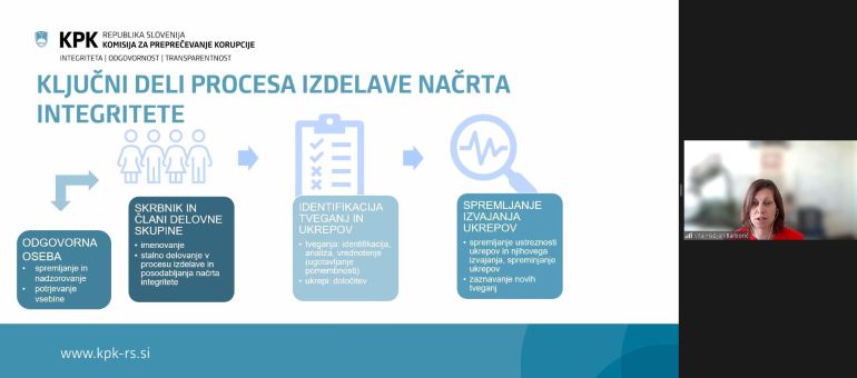 mag. Vita Habjan Barborič, Vodja Centra za razvoj in preventivo Komisije za preprečevanje korupcije, med usposabljanjem