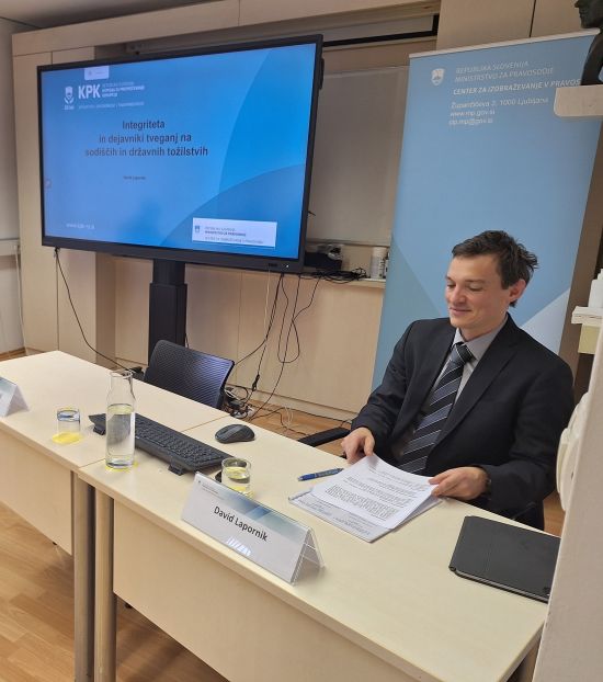 David Lapornik pred nastopom (foto: Ministrstvo za pravosodje)
