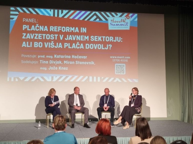 Tina Divjak s sogovorniki