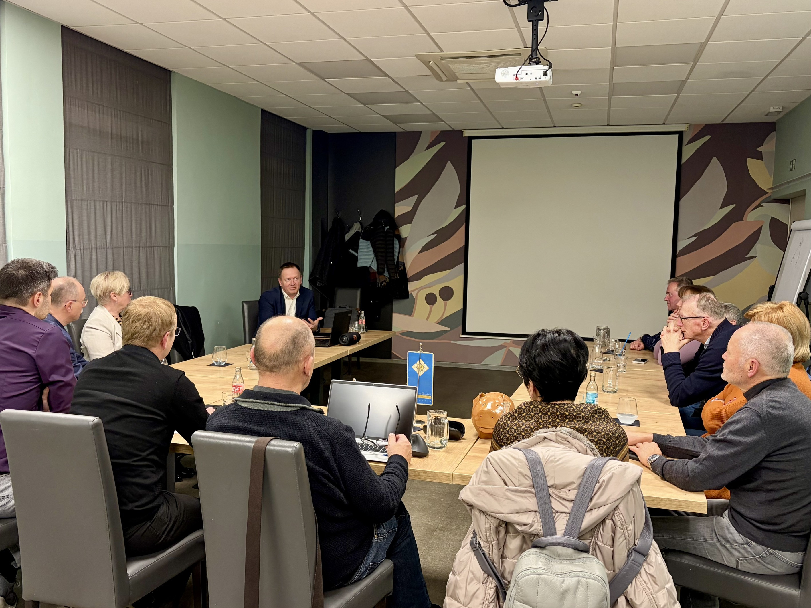 Predstavitvi delovanja Komisije za preprečevanje korupcije so sledila vprašanja udeležencev pogovornega večera.