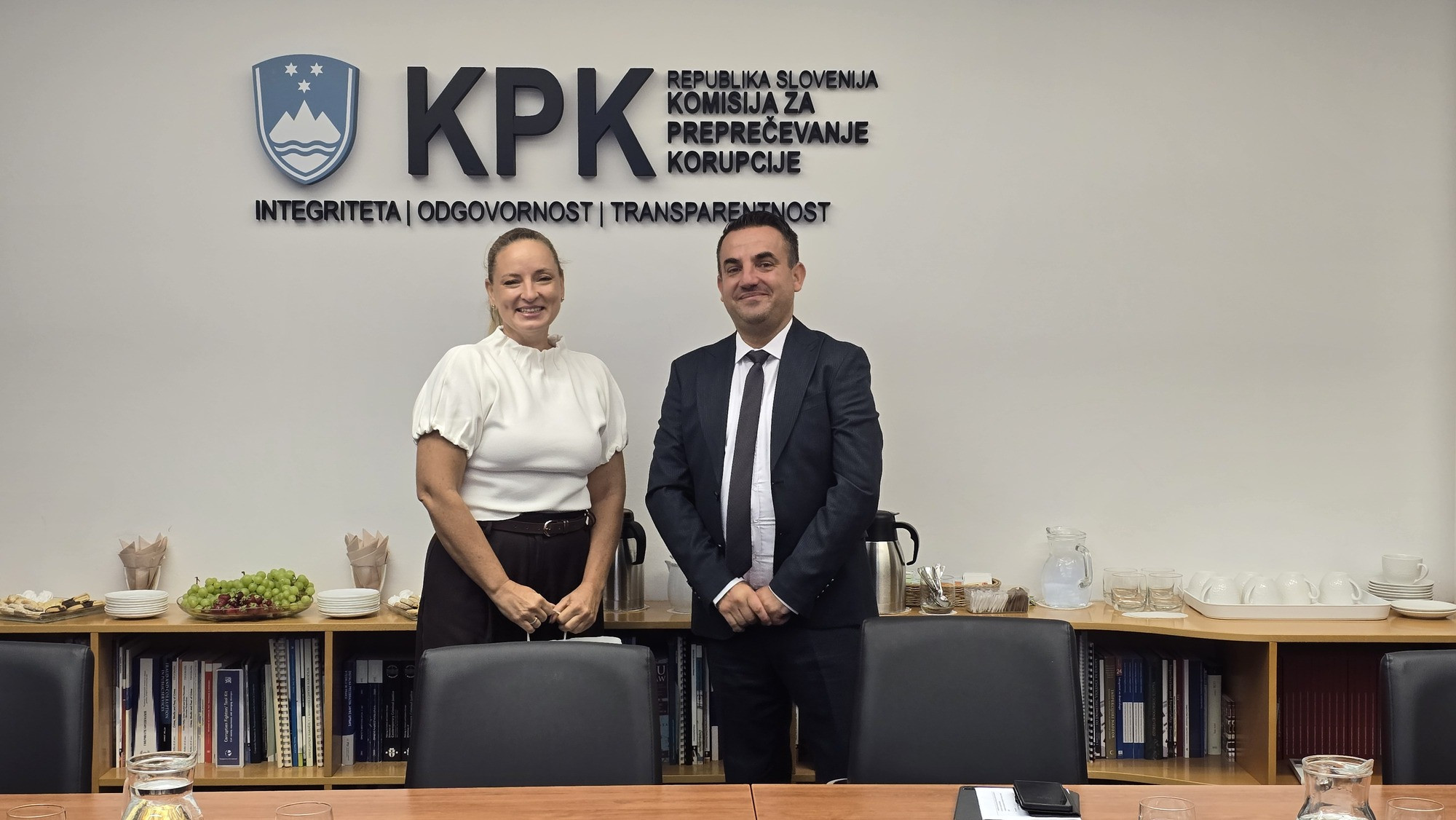 Predsednica KPK Katarina Bervar Sternad in predsednik Državne komisije za preprečevanje korupcije Republike Severne Makedonije Adem Chuchulj