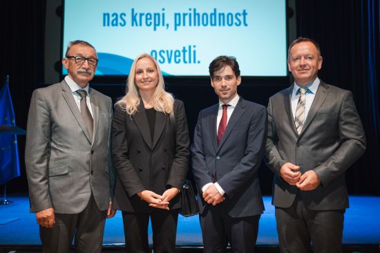 Novi ambasadorji integritete, Srečko Šestan, Ana Lukner Roljić in Tilen Artač, s predsednikom Komisije dr. Robertom Šumijem