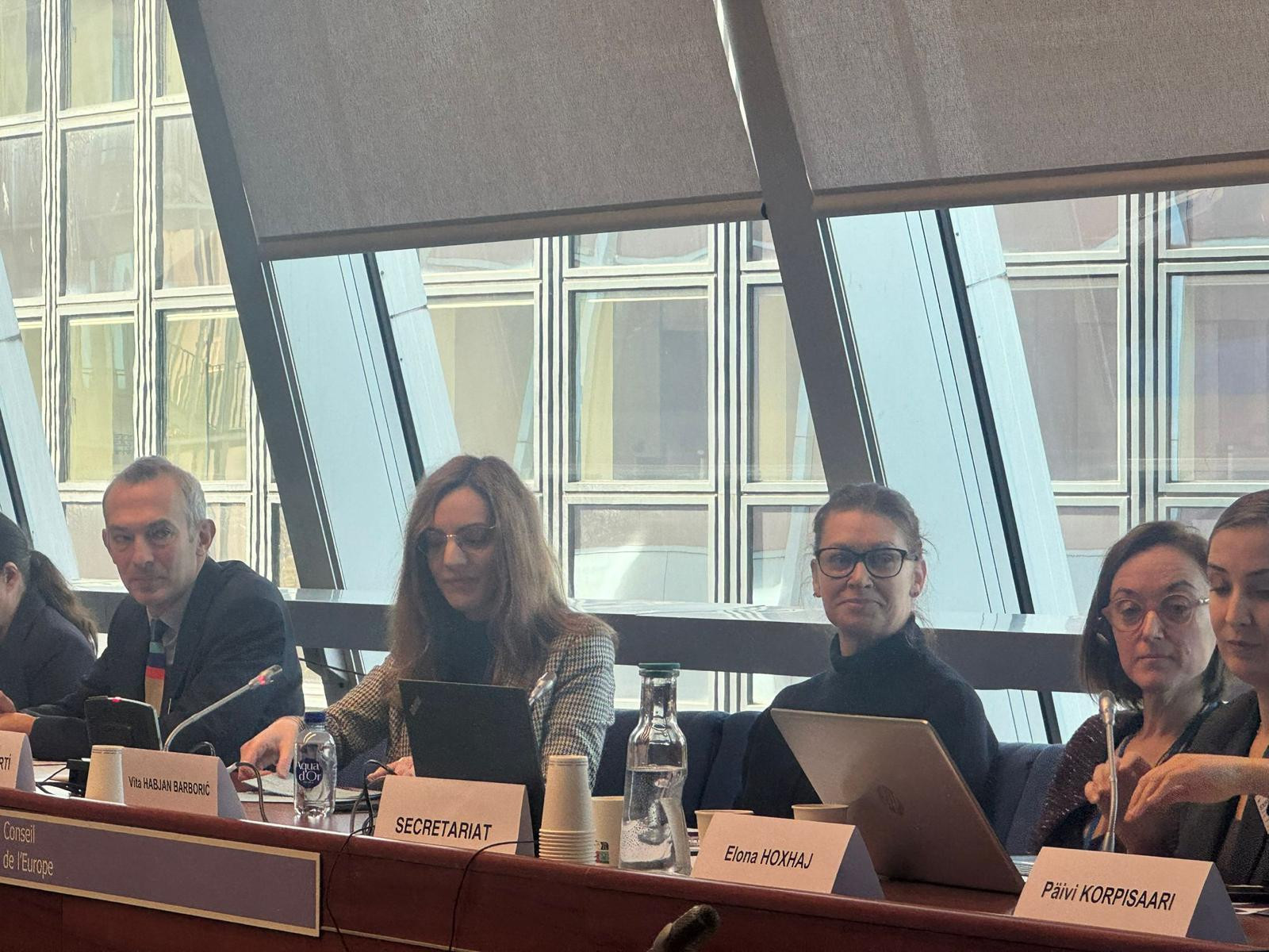 Na spremljevalnem dogodku so govorili o preglednosti in zasebnosti v demokratičnih družbah.