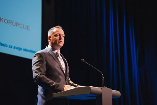 Predsednik Komisije dr. Robert Šumi