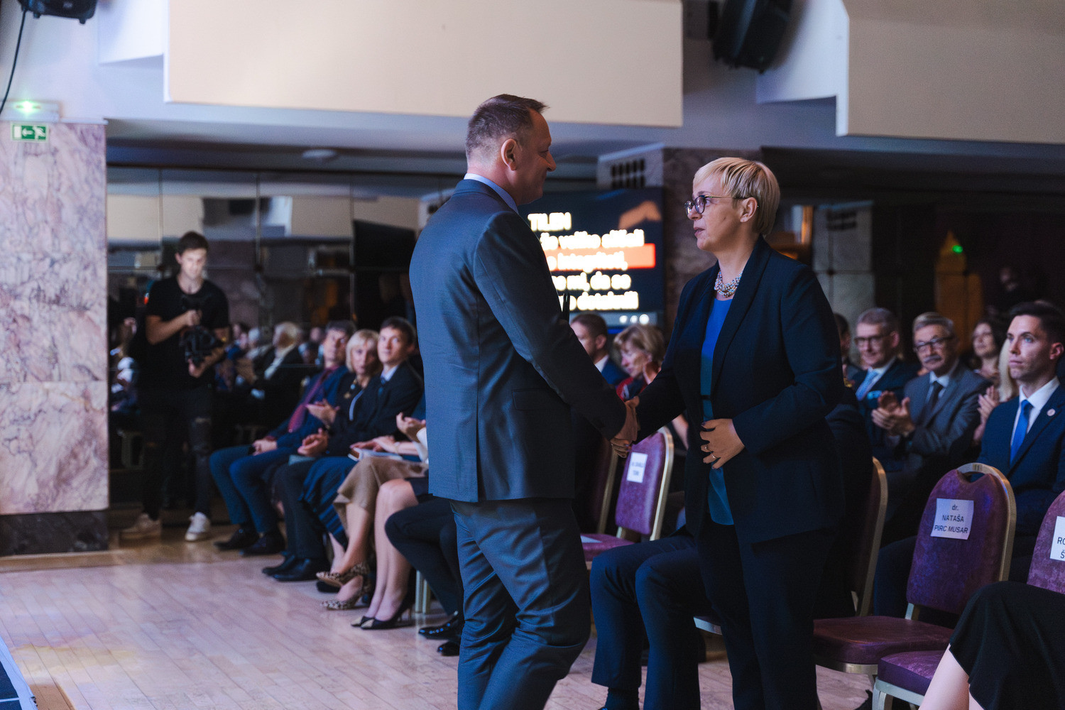 Predsednik Komisije dr. Robert Šumi in predsednica Republike Slovenije dr. Nataša Pirc Musar