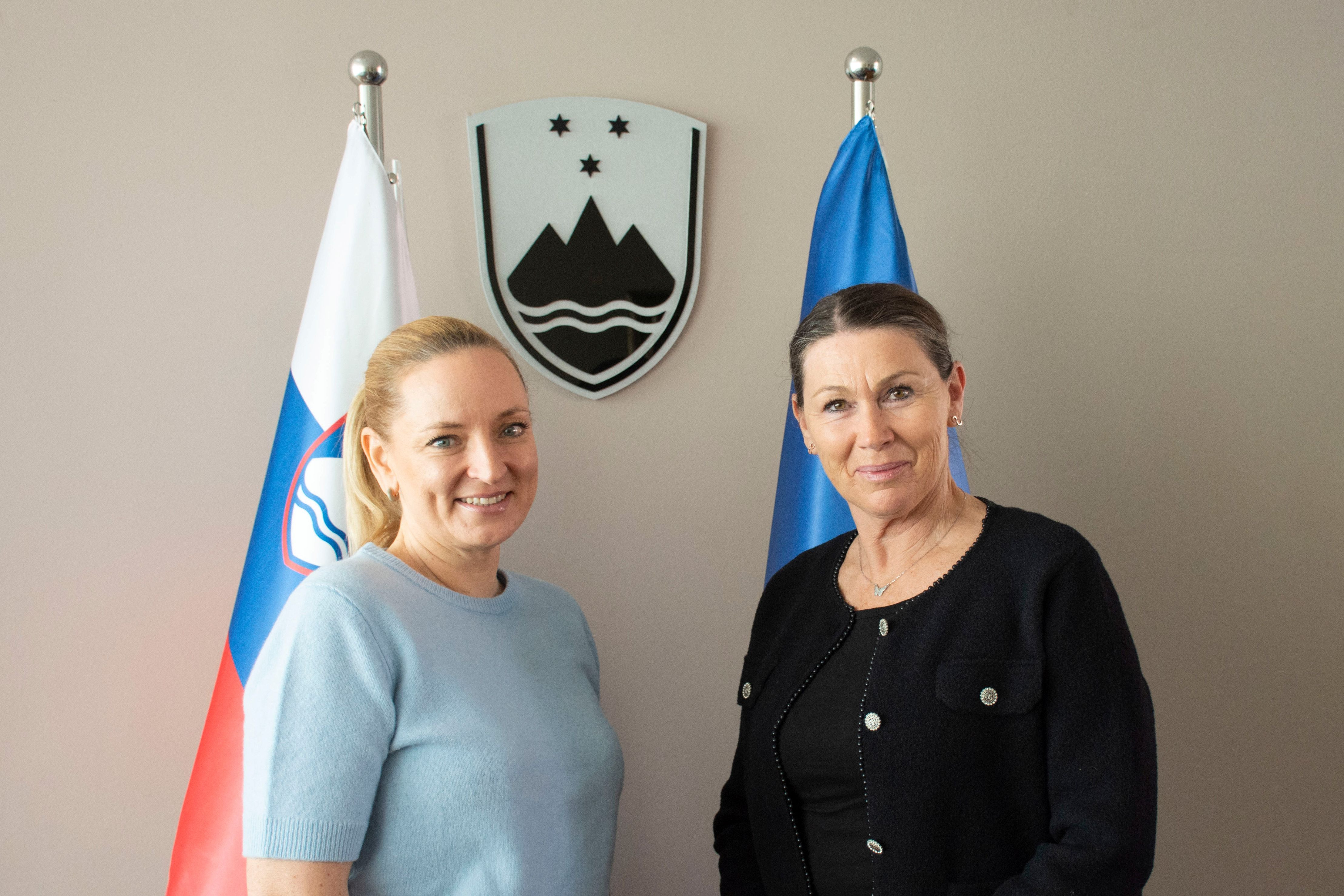 Predsednica Komisije Katarina Bervar Sternad in Predsednica Računskega sodišča Jana Ahčin