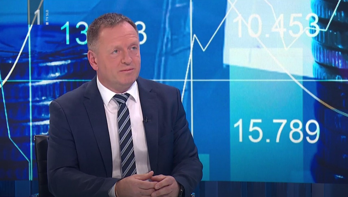 Posnetek zaslona gostovanja dr. Roberta Šumija na Odmevih