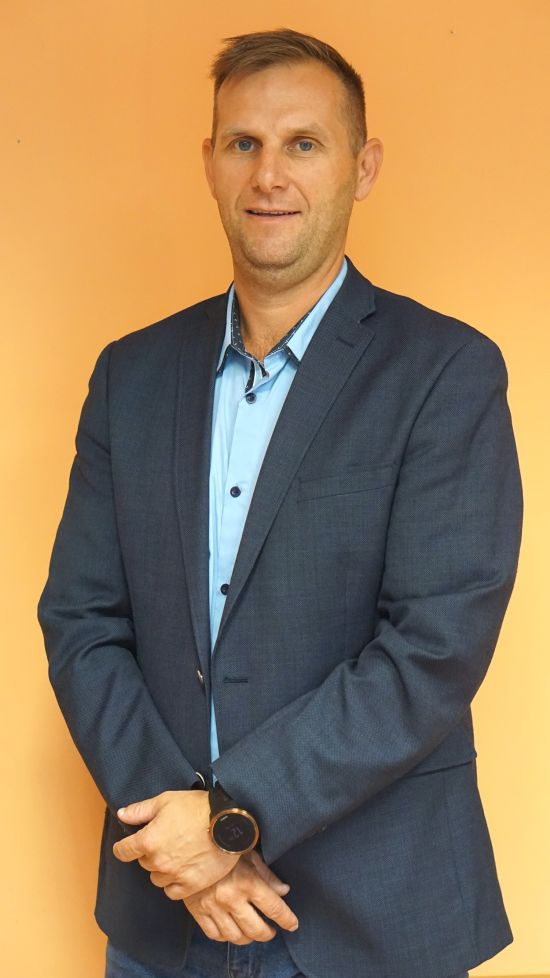 dr. Simon Slokan