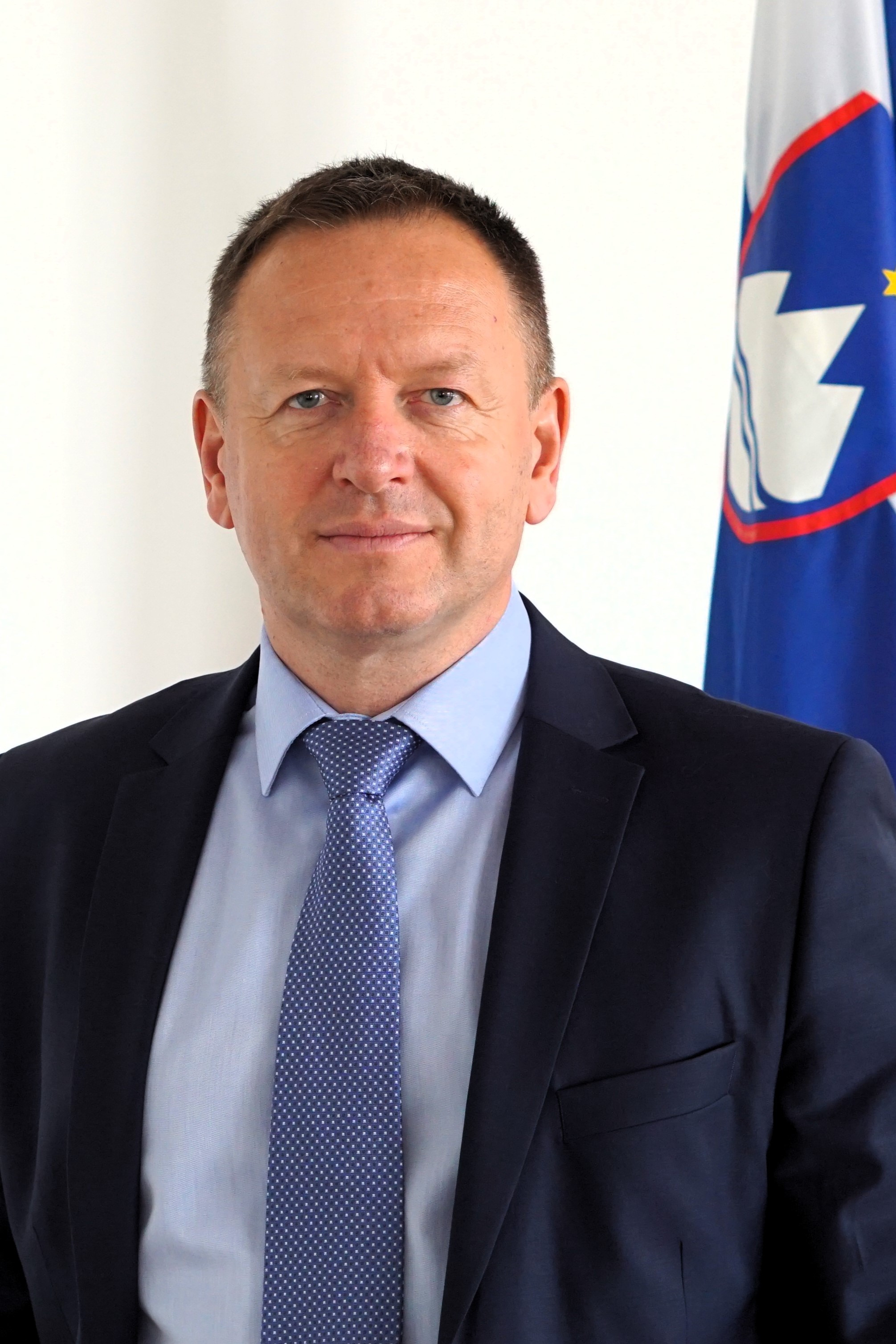 predsednik Komisije dr. Robert Šumi