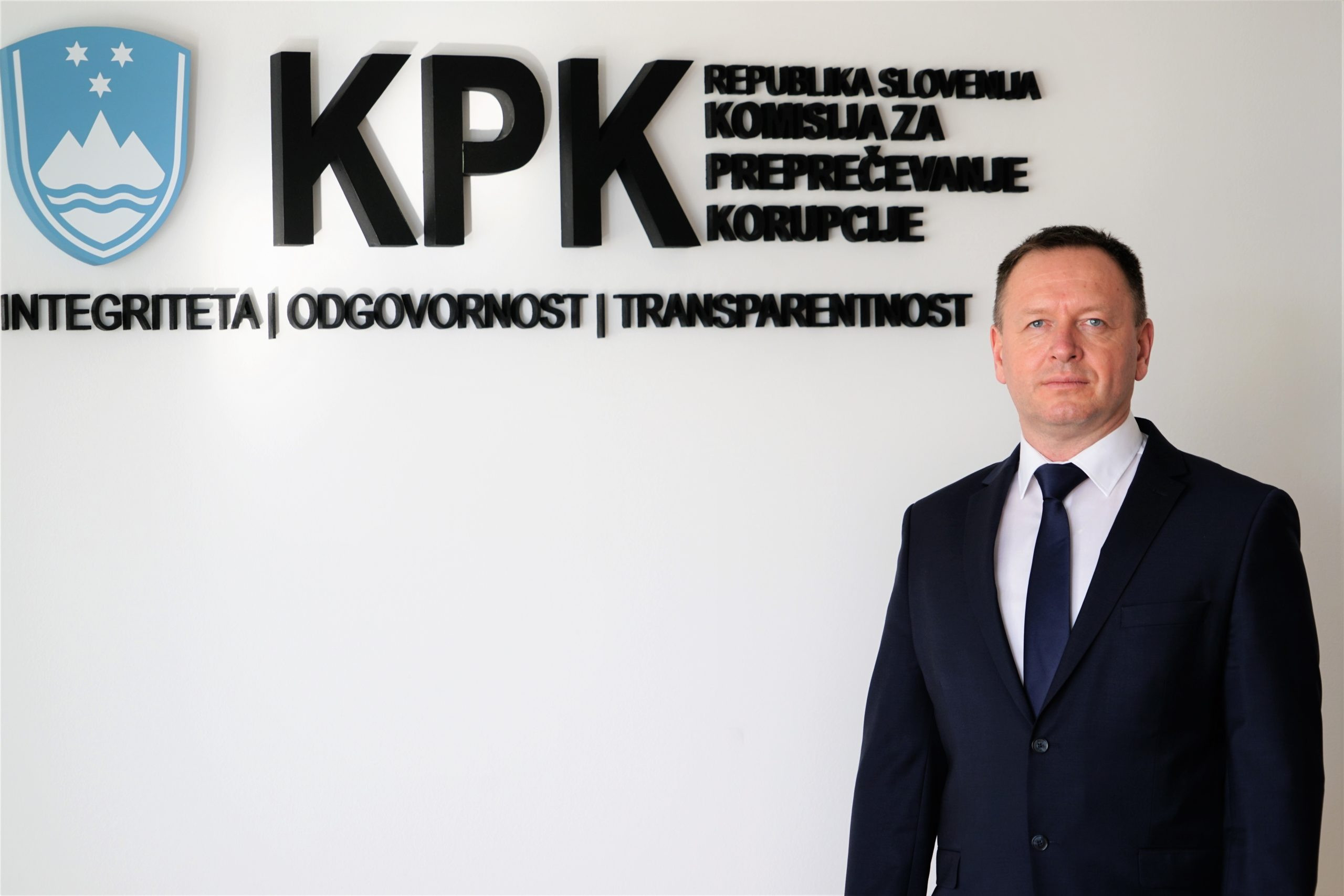 predsednik Komisije dr. Robert Šumi