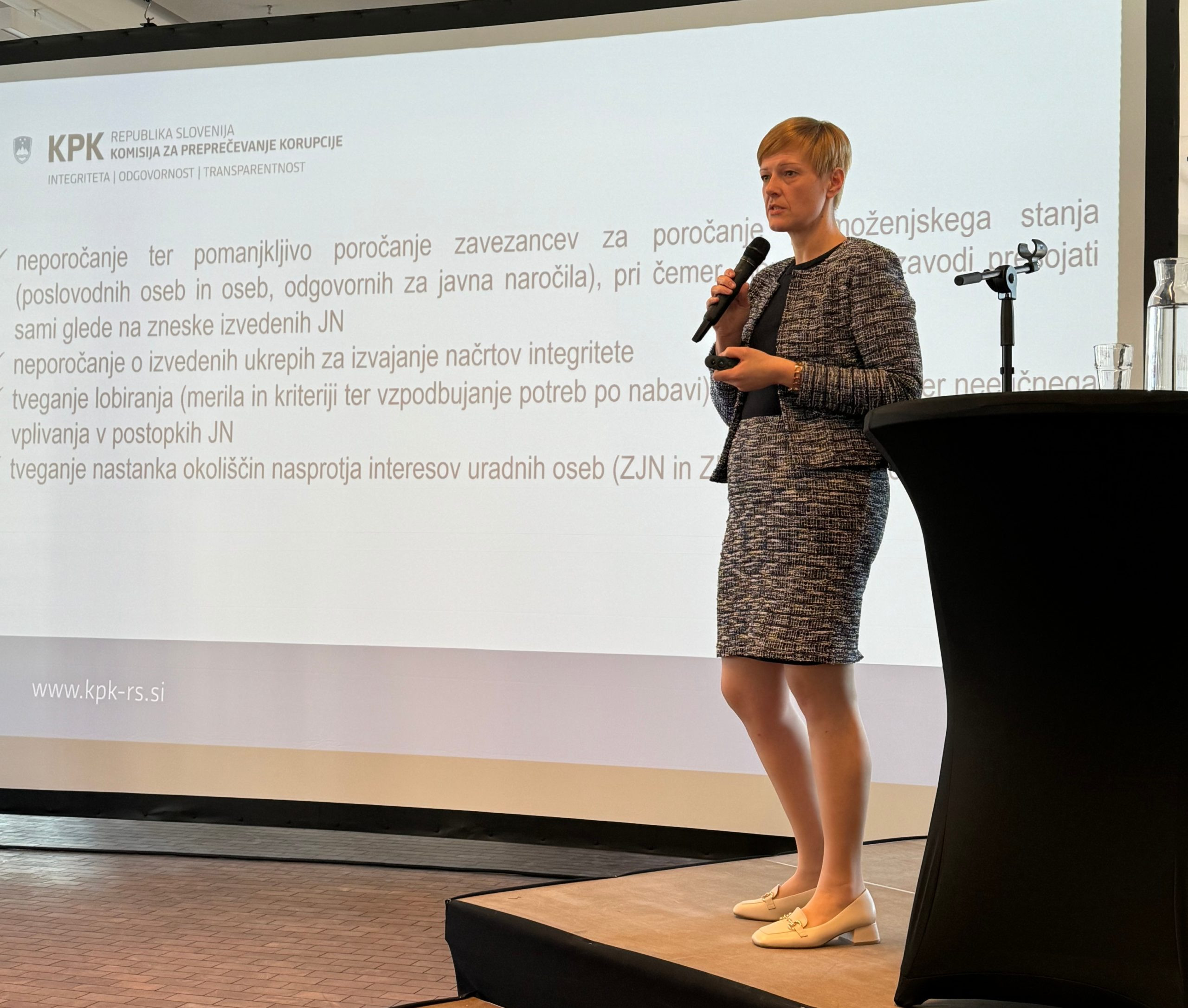 Vodja Službe za nadzor na Komisiji Katja Mihelič Sušnik